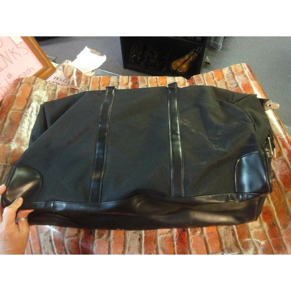 Drakkar Noir Black large zippered duffle travel bag w/ removable shoulder strap